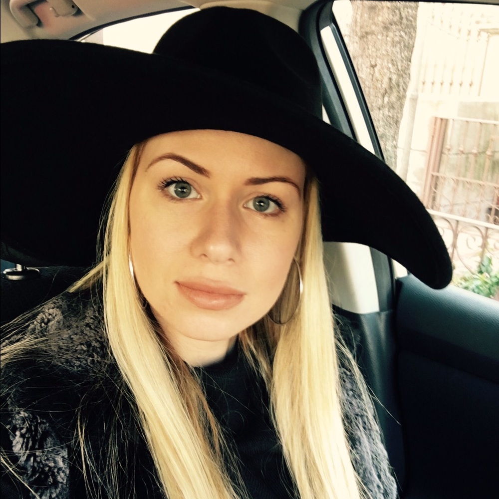 Meet your Posher, Nicole