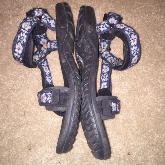 Daisy Teva Sandals - Picture 3 of 4