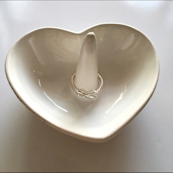 White Heart Ring Holder Plate - Picture 2 of 4