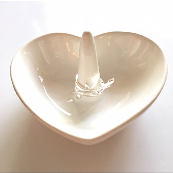 White Heart Ring Holder Plate - Picture 3 of 4