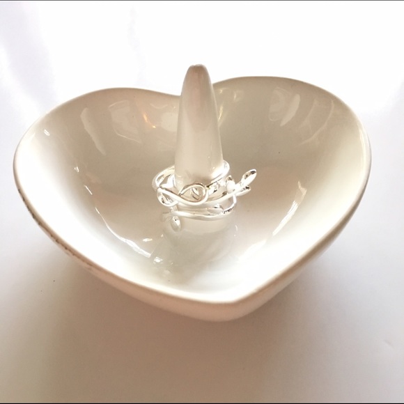 White Heart Ring Holder Plate - Picture 4 of 4