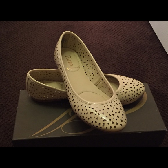 Enzo women's colden flats size 7.5- NIB