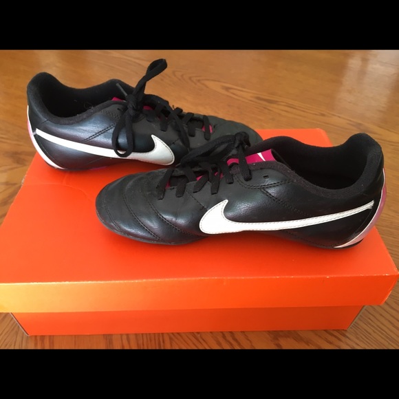 Black and Pink NIKE cleats😱💖❗️❗️