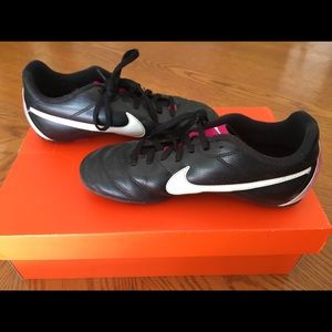 Black and Pink NIKE cleats😱💖❗️❗️