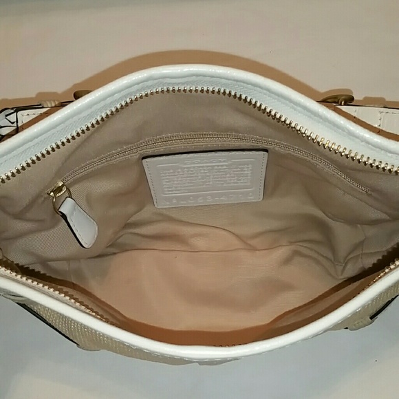 Coach Angora Straw Tan & White Hobo #4710 - Picture 4 of 5
