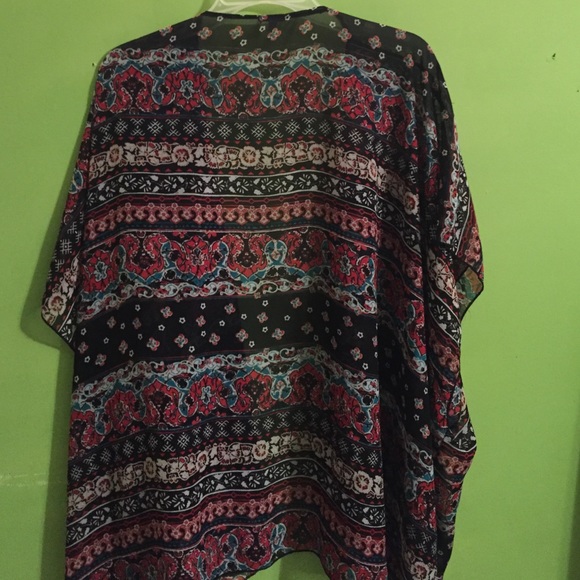 Beautiful Pattern Kimono - Picture 2 of 4