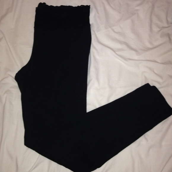 Black VS Pink leggings