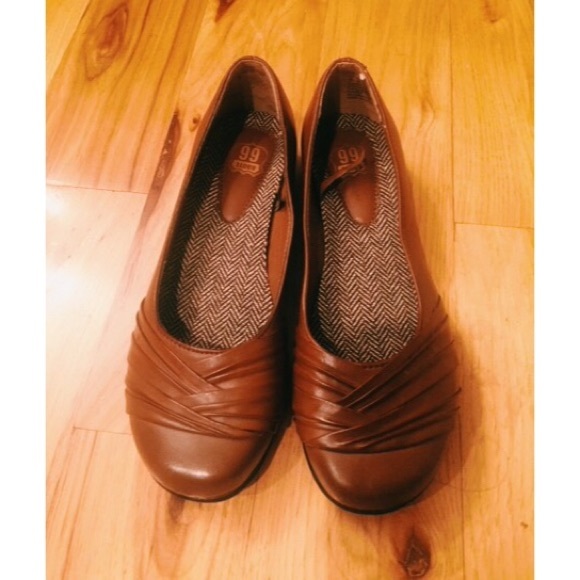 Tan flats - Picture 3 of 3