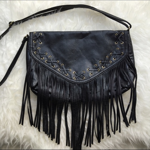 H&M Handbags - 🎀Fringe crossbody purse