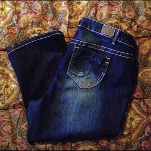 Cute 1st kiss capris