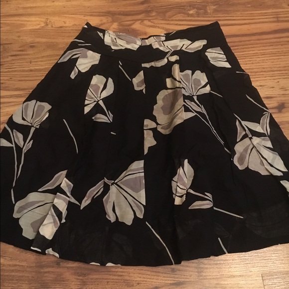 The Limited skirt size 0 flower pattern