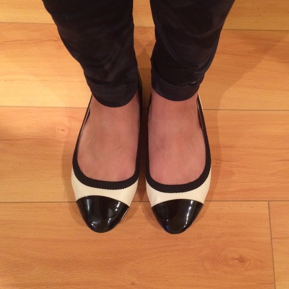 Black and White Flats