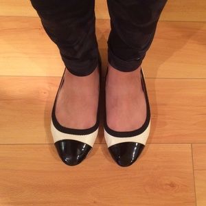 Black and White Flats