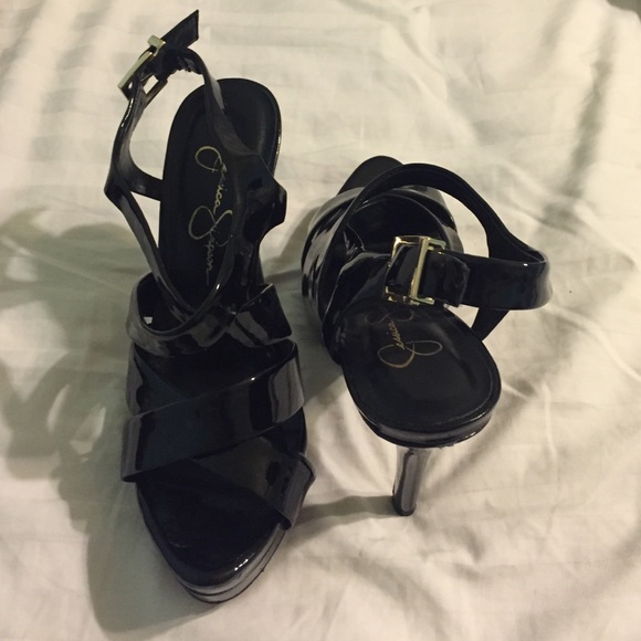 Jessica Simpson pumps