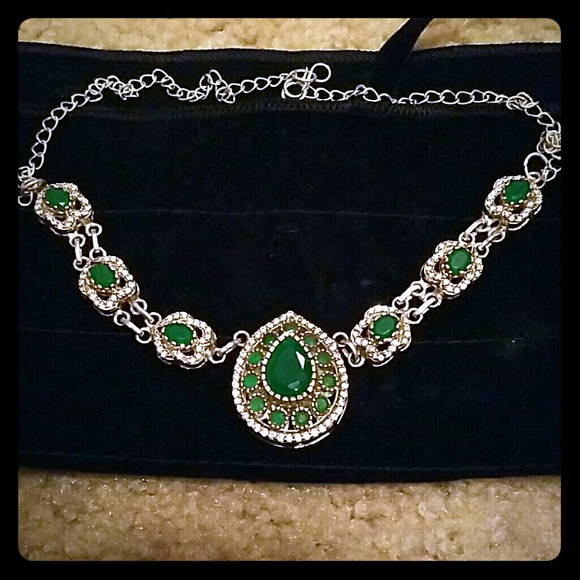 Thirties Vintage emerald and rhinestone necklace