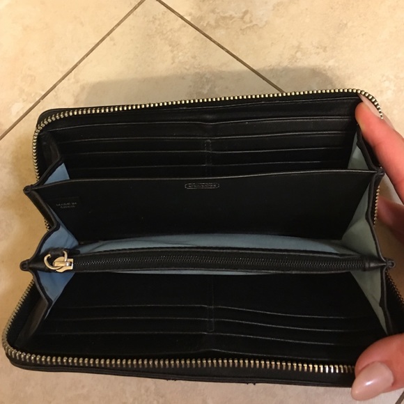 Authentic Coach wallet - Picture 2 of 3