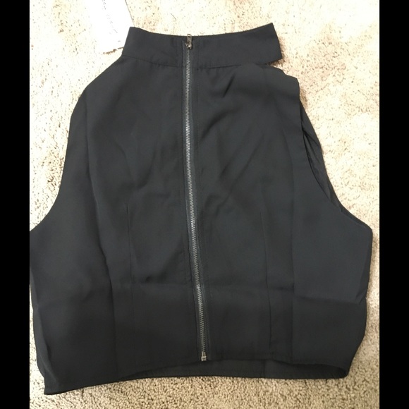 Black Sleveless Crop - Picture 2 of 4