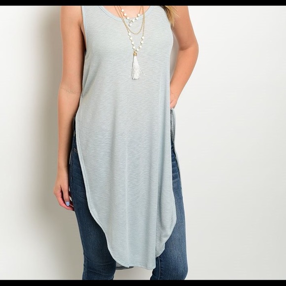 🆕Top - Picture 2 of 4