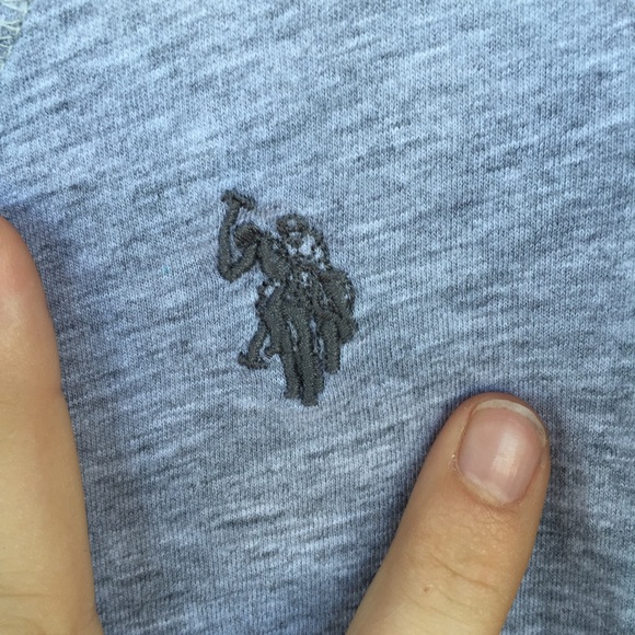 V-neck - Picture 2 of 3