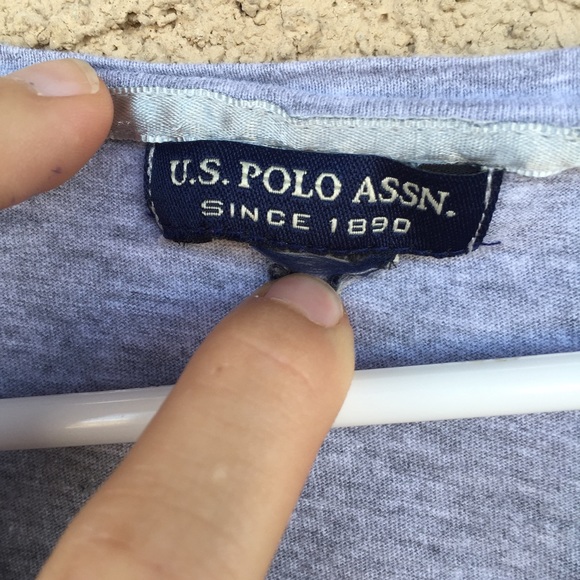 V-neck - Picture 3 of 3