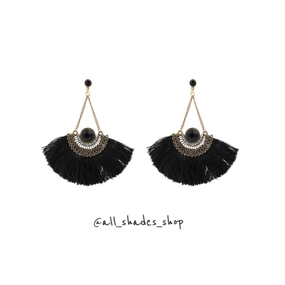 Jewelry - ⚡1DAY SALE⚡Vintage gold big fan fringe earrings