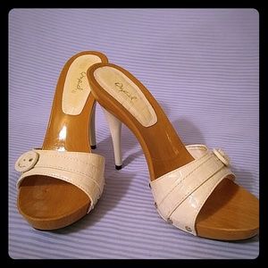 NWOB Qupid wood pumps
