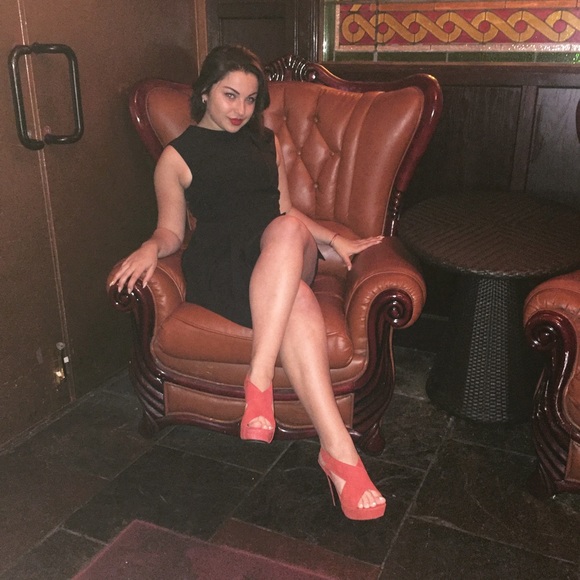 Meet your Posher, Valerie - Picture 1 of 1