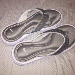 Women's Nikes Flip Flops