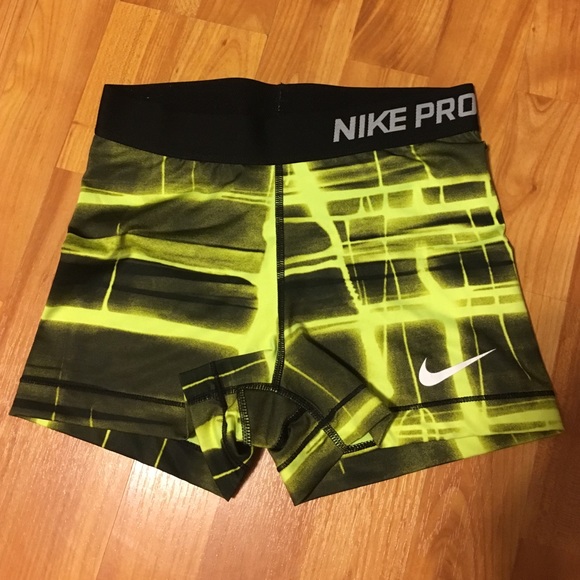 NWOT Nike Pro spandex shorts