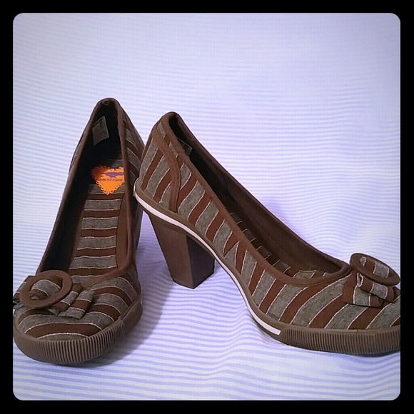 NWOB Rocketdog blue and brown stripe heels