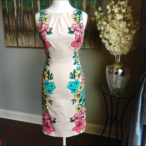 9&CO. Dresses & Skirts - Floral Print Tan Shift Dress