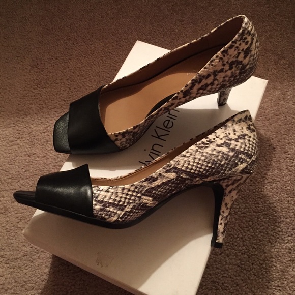 Calvin Klein Nareen S Nappa mulit snake pump - Picture 2 of 4