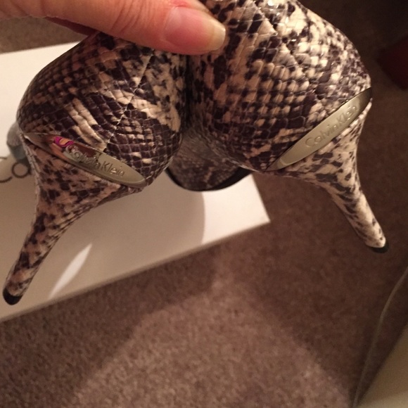 Calvin Klein Nareen S Nappa mulit snake pump - Picture 3 of 4