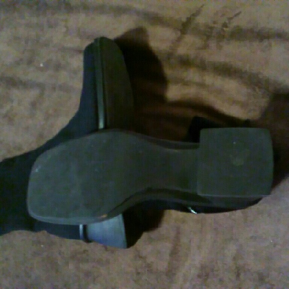 Via Ravia Booties - Picture 2 of 2