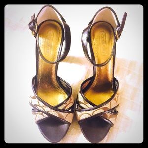 🎉Flash Sale🎉Coach monogram brown leather heels.