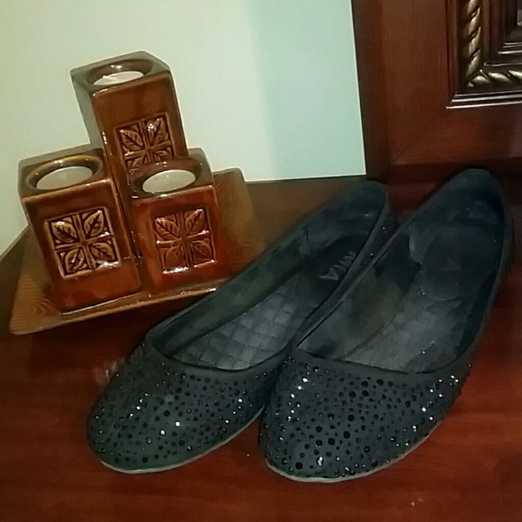 MIA - Picture 2 of 2