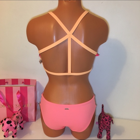 🚫SOLD🚫NEW PINK VS FLOUNCE TOP SWIM AND BOTTOM - Picture 3 of 4