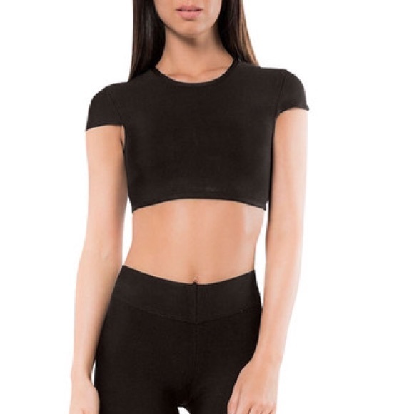 😍 Beautiful Femme Los Angeles Black Crop Top