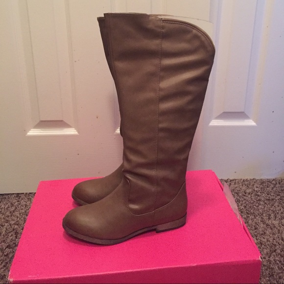 Taupe under the knee boots with zipper detailing