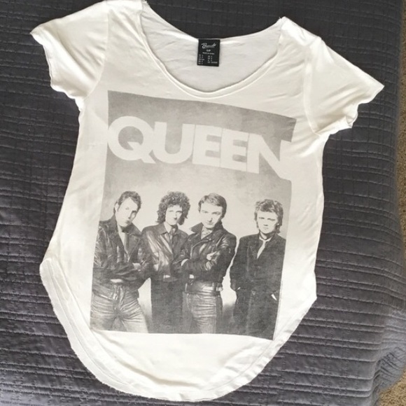 QUEEN white tee
