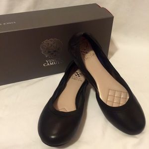 Vince Camuto Eliyah flat