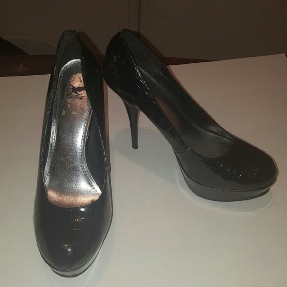 Pumps. - Picture 2 of 2