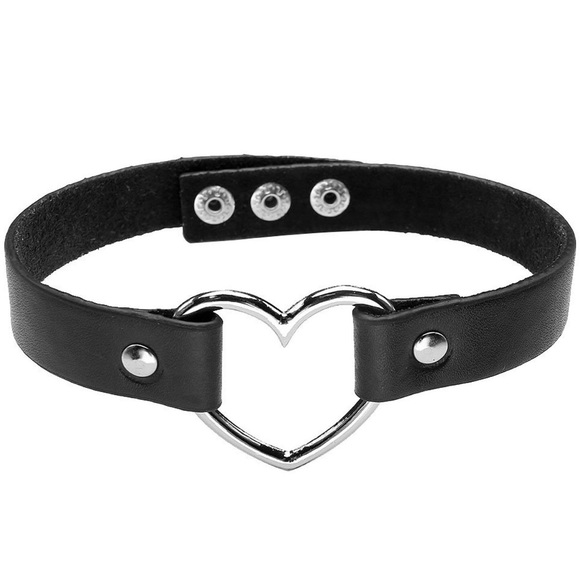 51twenty Jewelry - 🆕BLACK HEART RING CHOKER