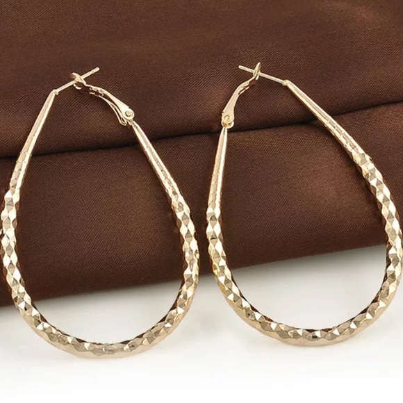 Jewelry - {last1}N| LARGE GOLD OVAL EARRINGS