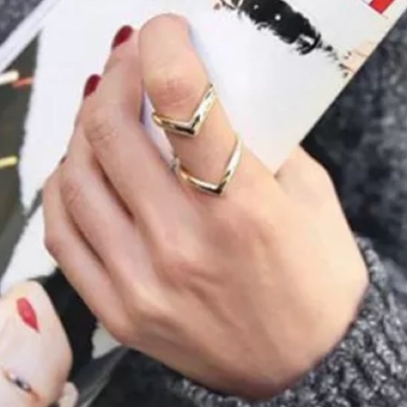 Jewelry - 🆕SILVER DOUBLE V RING last one