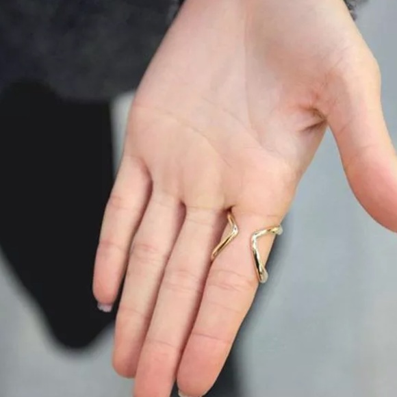 🆕SILVER DOUBLE V RING last one - Picture 2 of 3