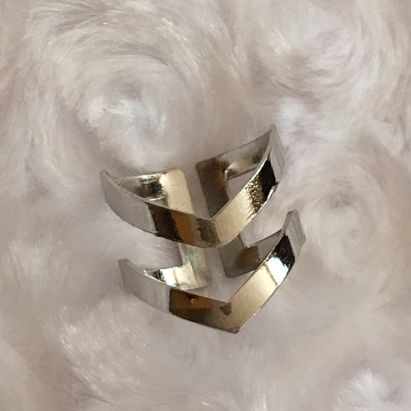 🆕SILVER DOUBLE V RING last one - Picture 3 of 3