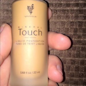 Younique mineral touch liquid foundation full size