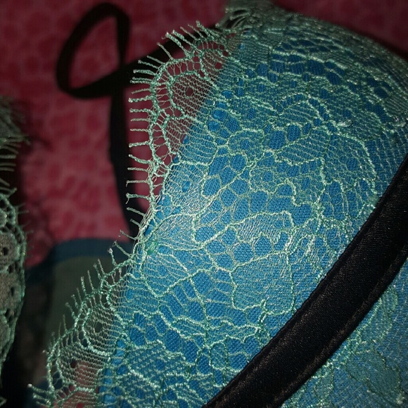 *?* NWOT VS PLUNGE BOMBSHELL *?* - Picture 2 of 4