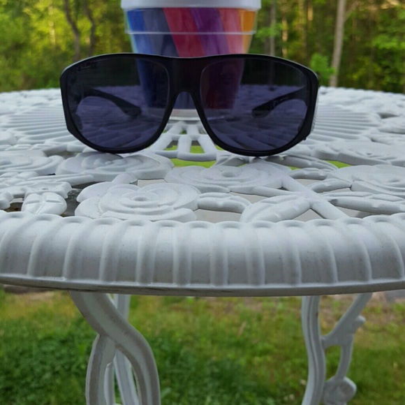 Sunglasses that go over regular glasses